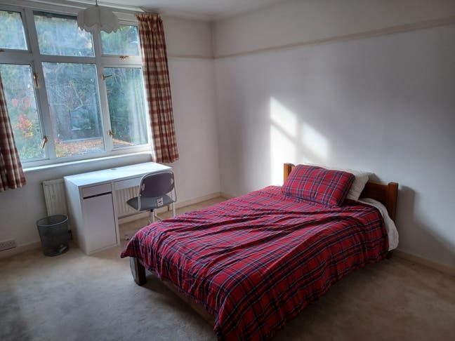 Low cost accommodation in Surbiton KT6 Main Photo