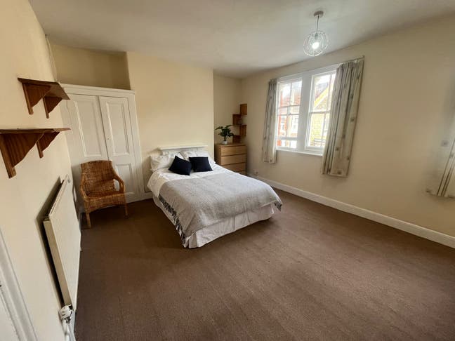 Spacious Room in Vibrant Abington Area Main Photo