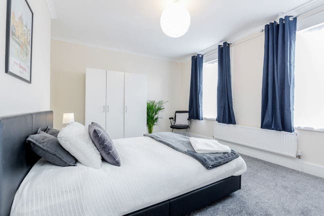 Spacious room in modern small household Main Photo