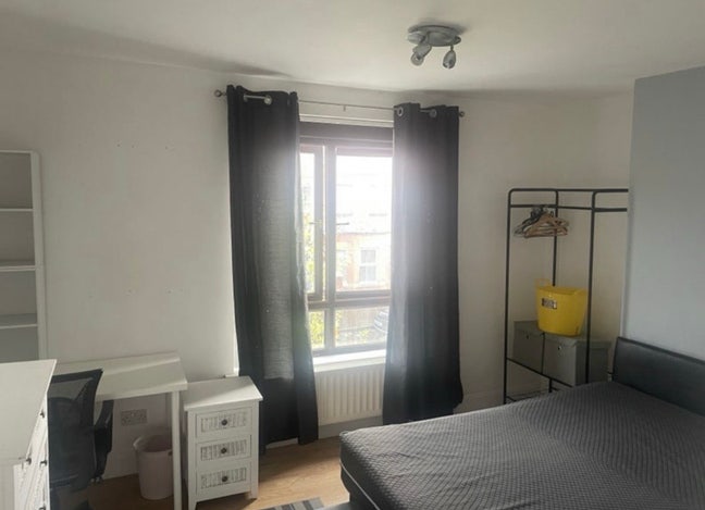 Room to let (short/long considered) Main Photo