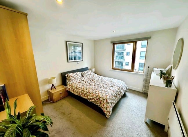 1 Double Bedroom  Main Photo