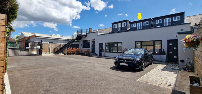 Amazing 2 Bed Flat - Collier Row, Romford (RM5) Main Photo