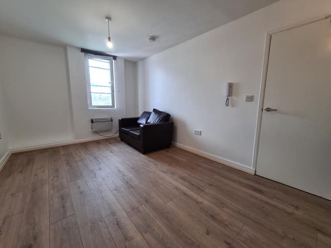 *Close to Brighton Station - Includes C/T & Water* Main Photo