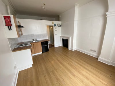 ***London Road - Studio Incl.C/T and Water** Main Photo