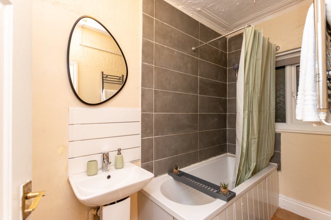 Very Large Studion Meadowhall  Main Photo