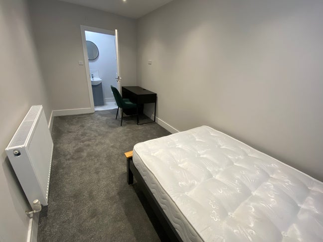 🔥New Stylish En-Suite Double Rooms in BH12 🙌 Main Photo