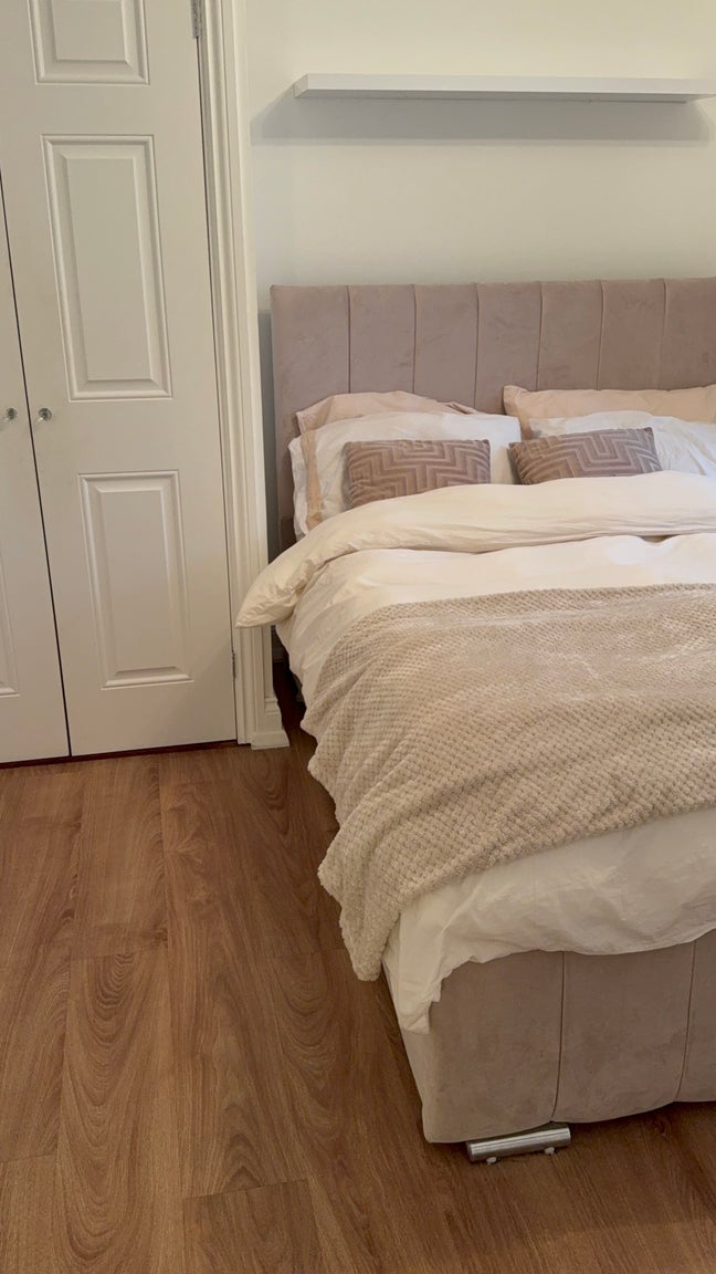  ⸻  Double Room Available in Friendly Female House Main Photo