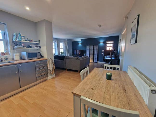 En-Suite Room Available Now - 2 Bed Furnished Flat Main Photo