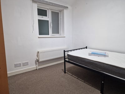 Room Available in Friendly 5‑Bed House Share Main Photo