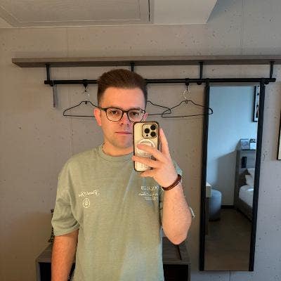 Looking for a room or buddy up Main Photo