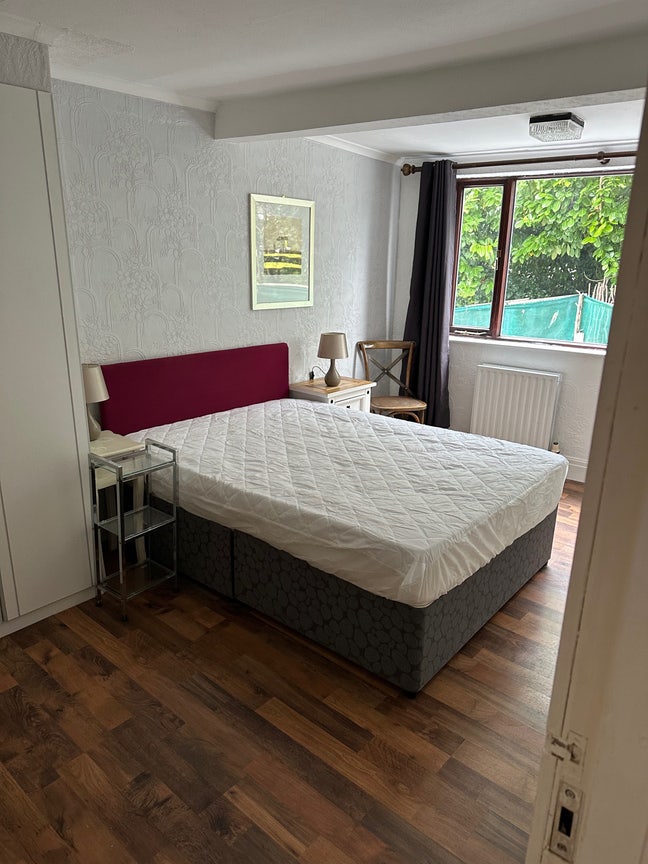 Large  double room ideal for power station workers Main Photo