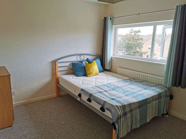 Double Bedroom close to MK Centre for Professional Main Photo