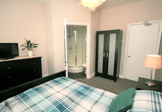 Stylish refurbished Co-Living space Eastbourne Main Photo