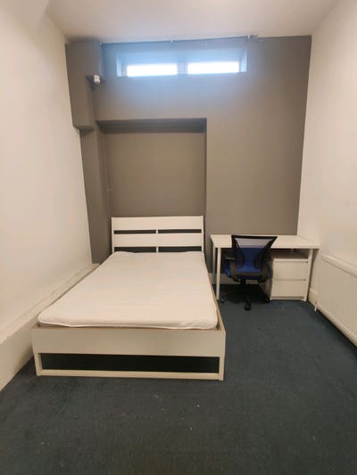 1 Single room and 1 Double room in Queens Park Main Photo