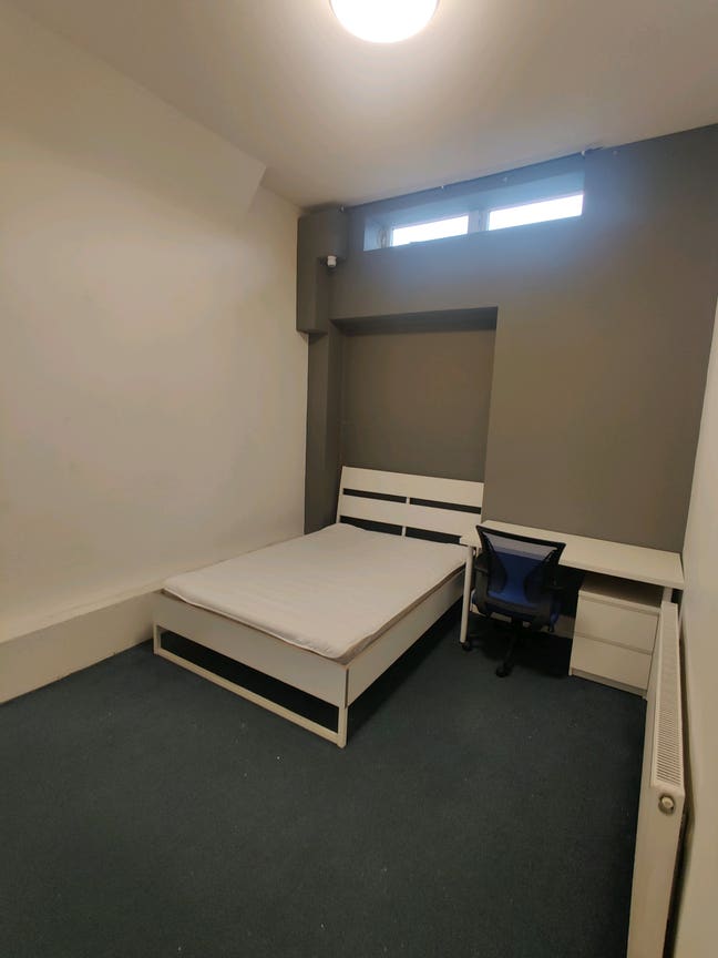 1 Single room and 1 Double room in Queens Park Main Photo