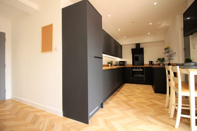 🧡 Limited Availability: Exceptional En-Suite Room Main Photo