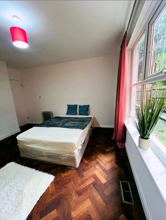 Stylish & Spacious Room in Wimbledon - Bills Inc Main Photo