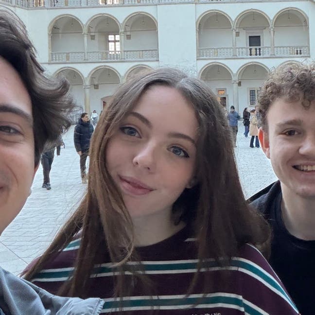 Looking for room! Main Photo