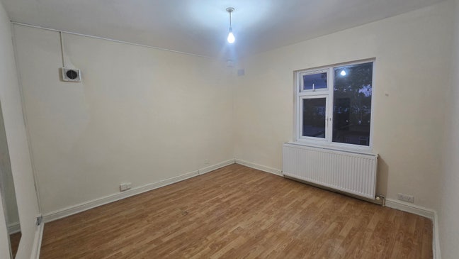 Sharing room available 5 min walk from Alperton St Main Photo