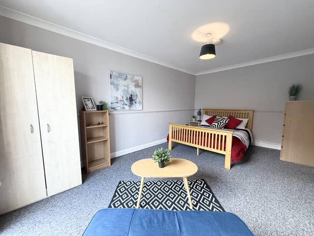 Spacious Double Room Close to Basingstoke Hospital Main Photo