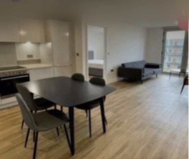 Room up for grabs in a 2 bedroom flat<3 Main Photo