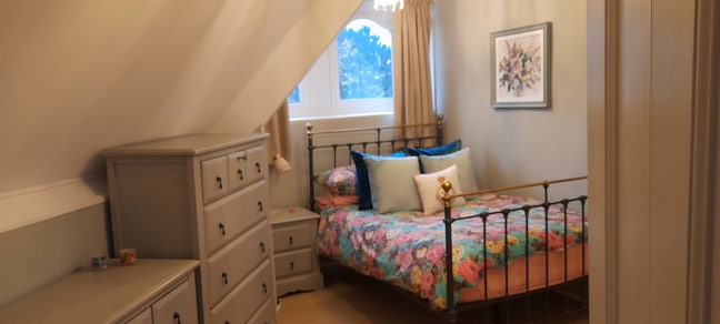 Lovely Double Room to Rent in Family Home Main Photo