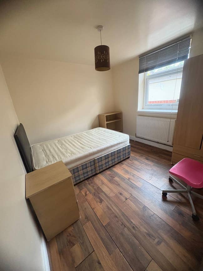 Clean Shared Accommodation! Move in today! UC/DSS Main Photo