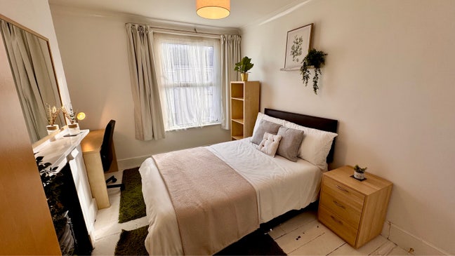 Last Modern Room- All Bills Included  Main Photo