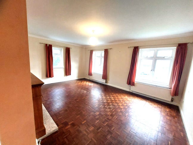 Spacious house share from £400pcm inc bills Main Photo