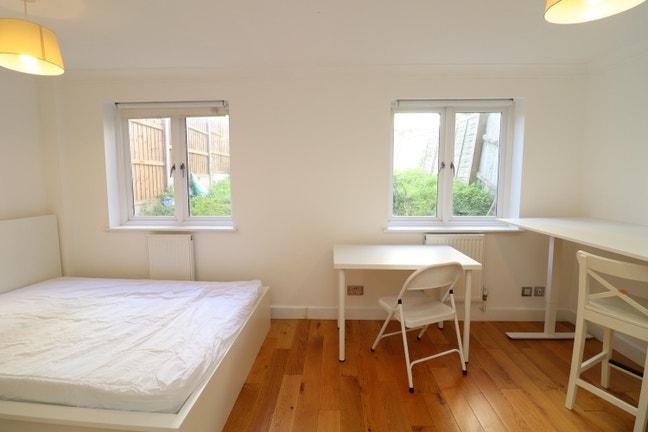 Large room in Great Area - Canary Wharf Riverside Main Photo