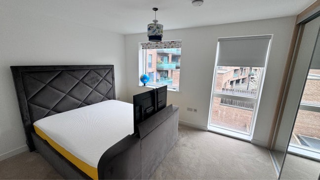 🍎 Spotless double available now! Main Photo