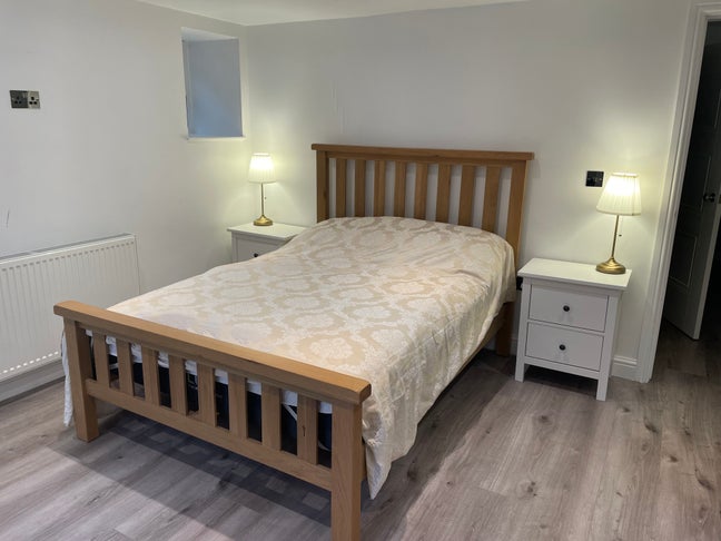 Double bedroom in Bramhall Apartment  Main Photo