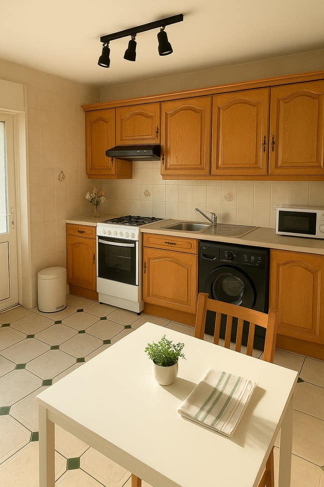 Affordable DOUBLE IN E3 ** just refurbished flat Main Photo