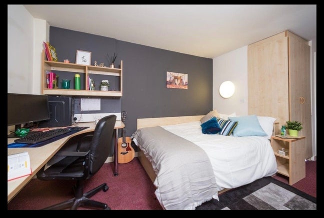 Classic Ensuite Room available Main Photo