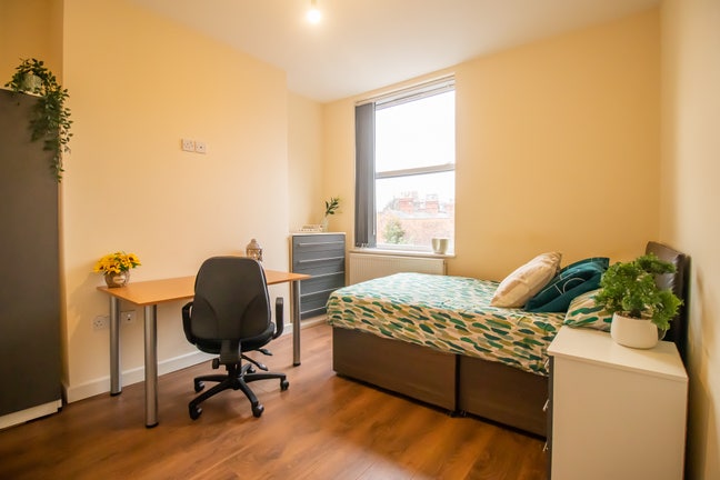 Double En-suite Room Available Main Photo