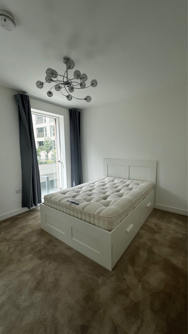 🍎 Spotless double available now! Main Photo