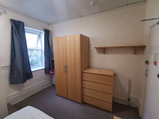 Single Ensuite Room near Lansdowne Main Photo