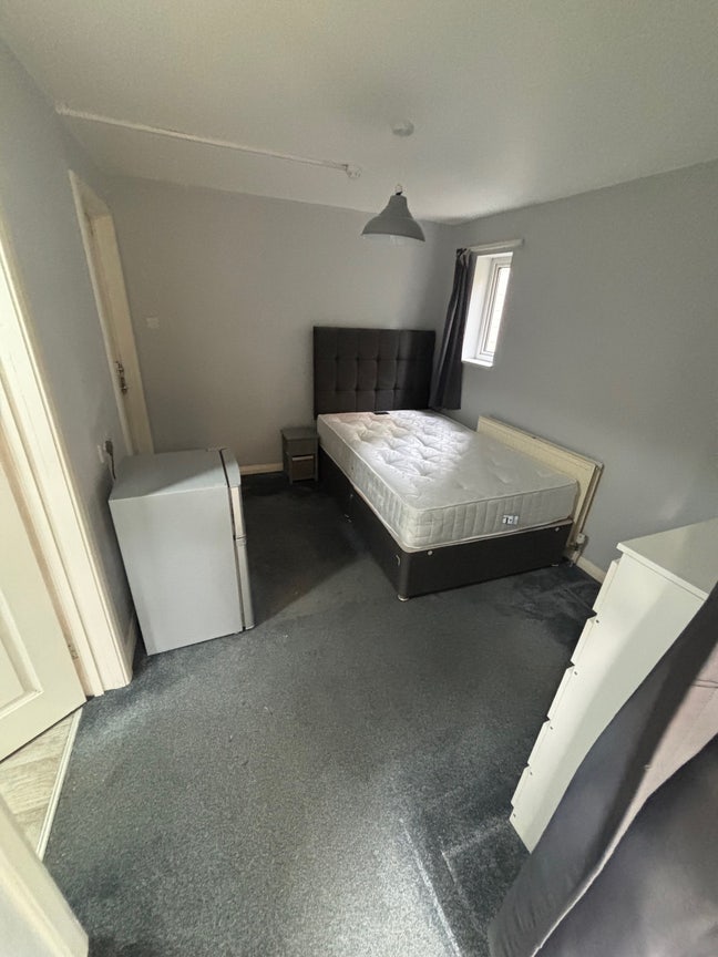 Ensuite room upmarket road close hospital all inc Main Photo