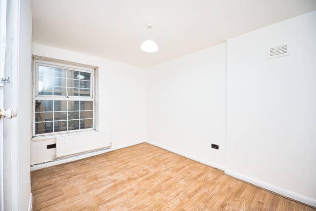 Newly Refurb 3-Bed Flat Near Shoreditch E2 Main Photo