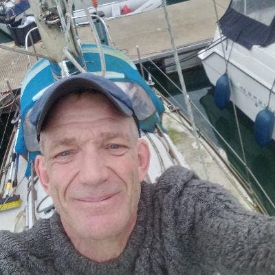 Im hoping to find somewhere to rest my head a... Main Photo