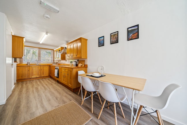 Double Room in Friendly Professional House Share Main Photo