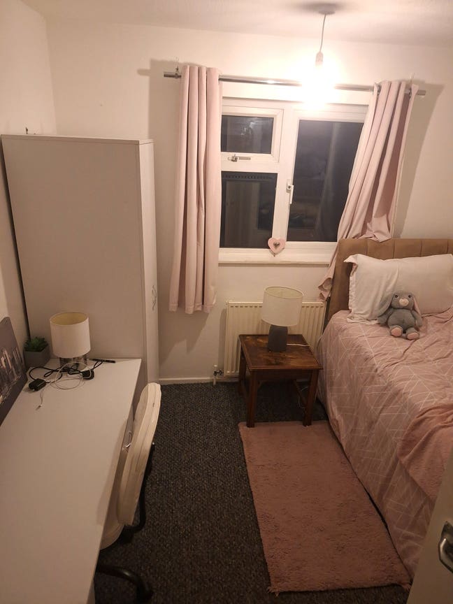 Cosy small room for rent 5 mins from CRC Main Photo