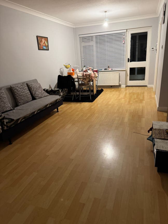 Double rooms near Crawley town centre Main Photo