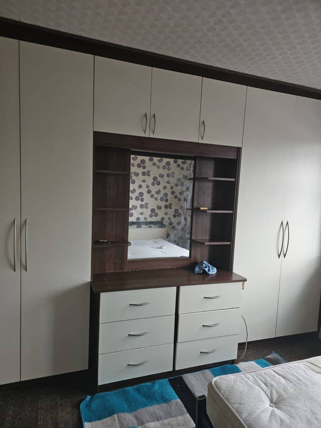 I got Rooms available hayes and cranford area. Main Photo