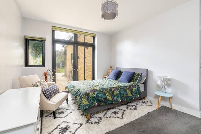 Beautiful rooms all bills  Main Photo