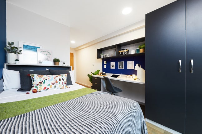 Student en-suite room with Collegiate Main Photo