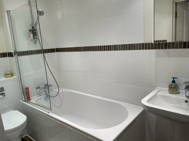 Room to rent for one person in Shepperton  Main Photo