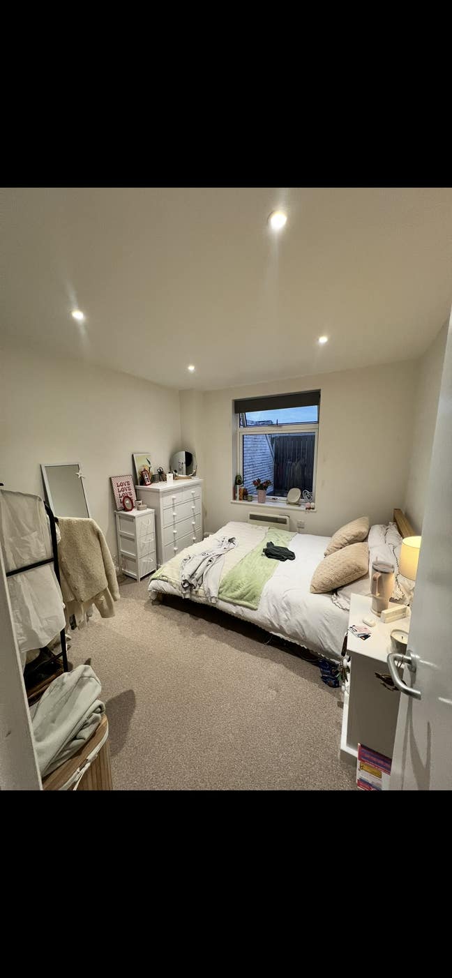 Double Room in Guildford Town Center Main Photo