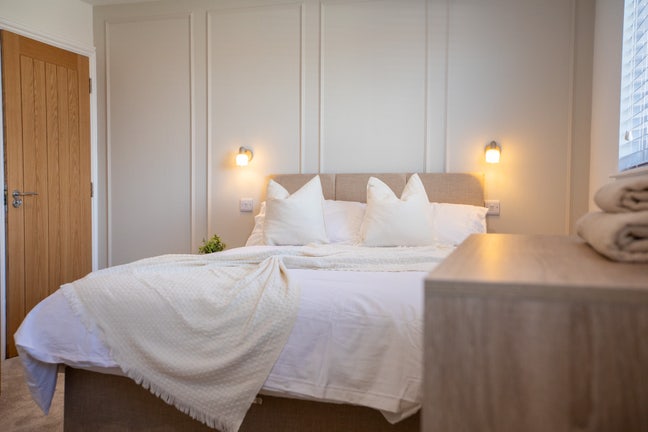 Last SoundProofed En-suite/kitchenette Room left! Main Photo