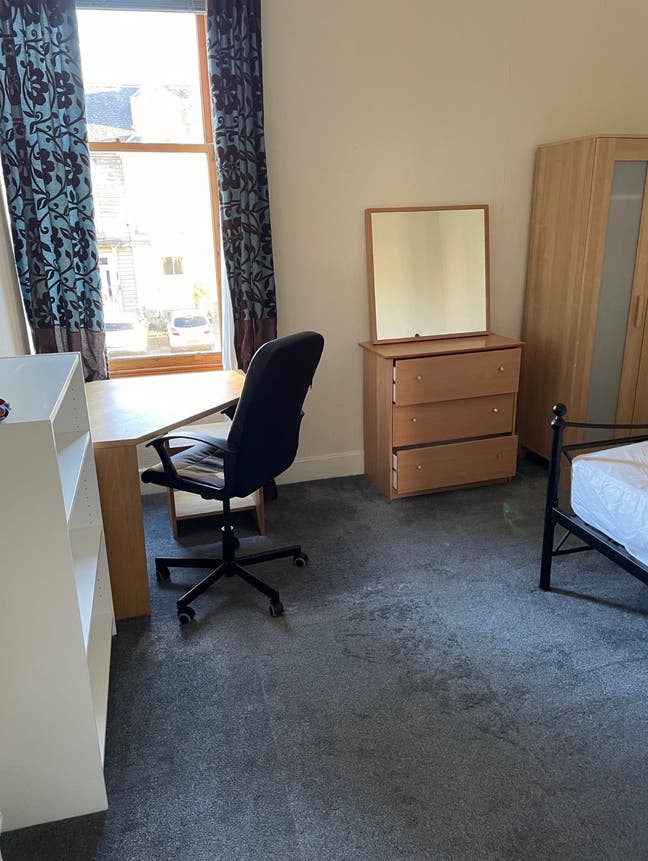 Room available in 2-bed flat on Mayfield Road Main Photo